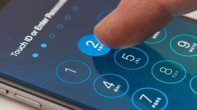 Уязвимость позволила хакерам взломать iPhone десятков журналистов