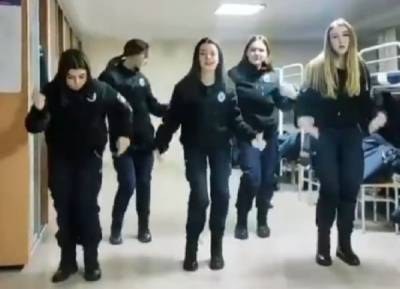 Курсантки полиции танцуют под "Воровайки": Вуз начал расследование