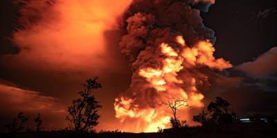 Мощное извержение вулкана на Гавайах попало на видео