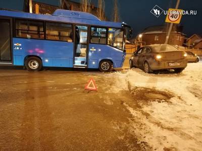 На юго-западе Ульяновска столкнулись автобус и «Опель»