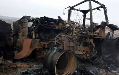 Штаб ООС показал видео трактора, уничтоженного боевиками