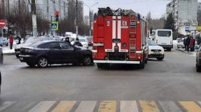 Мчащаяся на вызов пожарная машина попала в ДТП в Воронеже