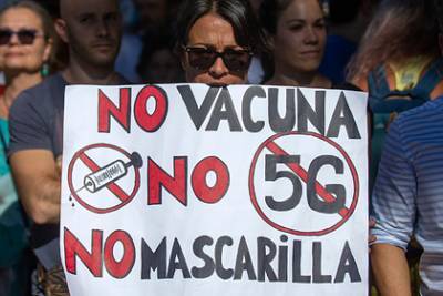 Отказавшихся от вакцины от коронавируса поставят на учет в Испании