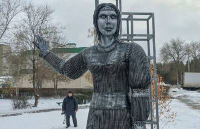 В Нововоронеже демонтировали нашумевший памятник Аленке