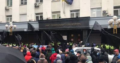 Под ГПУ митинговали сторонники Филарета, требуя возбудить дело на Петра Порошенко