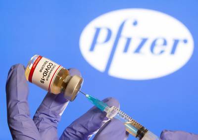 ЕС одобрил применение вакцины Pfizer. Первая партия прибудет в Чехию в субботу