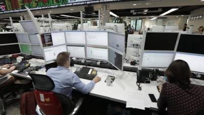Российский рынок акций рухнул на фоне новостей о новом штамме Covid