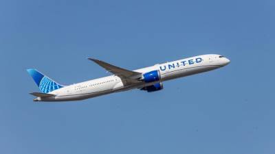 Американская United Airlines приостановила полеты в Лондон до 17 января
