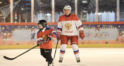 "Покатили? Давай, вперед!" Как Путин в хоккейной форме исполнил мечту мальчика - вперед