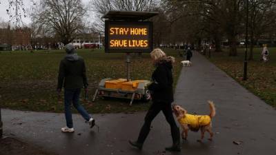 В Великобритании за сутки выявили более 33 тысяч случаев коронавируса