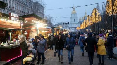 В Киеве планируют закрыть новогодние локации из-за нарушения карантина