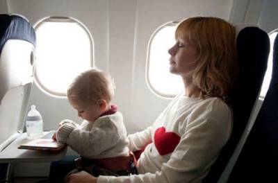 Сеть взорвала реакция пассажирки самолета на плач ребенка