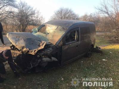 На Львовщине полицейские спасли двух человек из тонущего автомобиля