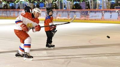 «Поехали!» — Путин научил мальчика из Челябинской области играть в хоккей