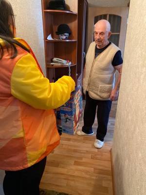 Волонтеры Южно-Сахалинска подключились к акции "Новый год в каждый дом"