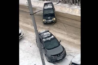 Новосибирец оттащил чужую машину, чтобы припарковаться