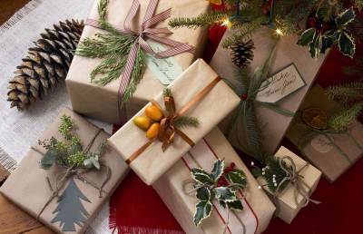 Упаковка подарка на Новый год: как сэкономить и удивить близких