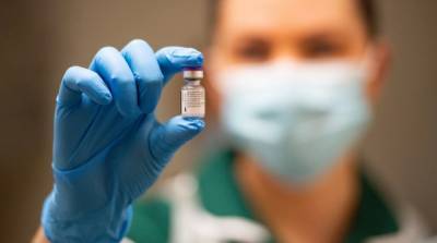 Утвержденная в Евросоюзе COVID-вакцина имеет легкие побочные эффекты – СМИ