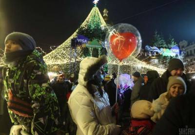 В Киеве грозят закрыть новогодние локации из-за нарушений режима социальной дистанции
