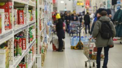 Пенсионерам и малоимущим могут вернуть НДС за продукты в России