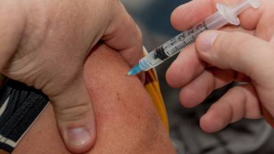 Беглов: плановая вакцинация от COVID-19 в Петербурге начнется в 2021 году