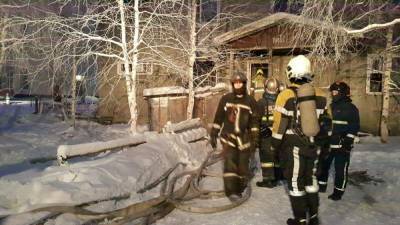 В Ноябрьске на пожаре в многоквартирном доме эвакуировали 12 человек, один пострадал