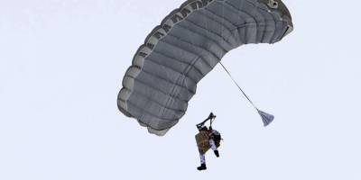 Российский спецназ начал получать новейшие арктические парашюты «Стайер»