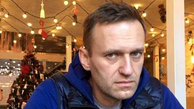Разговор Навального с сотрудником ФСБ объяснили попыткой "остаться в эфире"