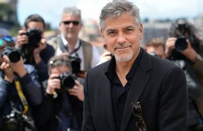 Джордж Клуни - Стивен Кольбер - Джордж Клуни рассказал, почему его дети верят в Санта Клауса - ont.by