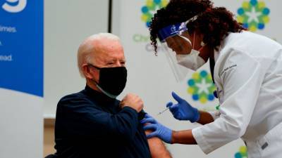 Байден поставил вакцину от коронавируса
