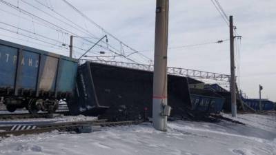 Сошедшие с рельсов вагоны задержали пассажирские поезда в Амурской области