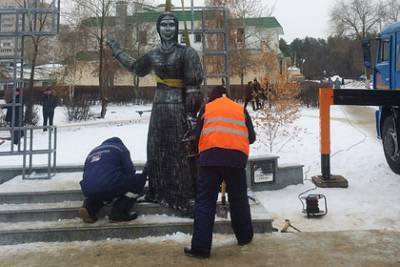 Продюсер «Ласкового мая» захотел выкупить скандальный памятник «Аленке»