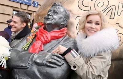 Марина Зудина анонсировала открытие памятника на могиле Табакова