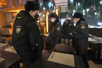 Москвичам разъяснили систему штрафов за посещение баров после 23:00