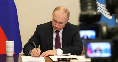 Путин наделил экс-президентов правом на пожизненное сенаторство