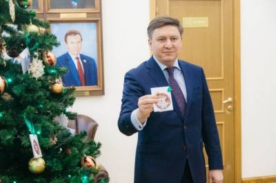Депутаты Липецкого горсовета примерили кафтан Деда Мороза