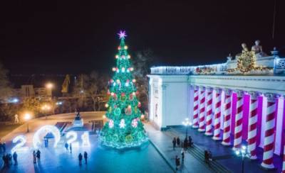 Одесситам показали, как менялась главная елка города за 9 лет: яркие кадры новогодней красавицы