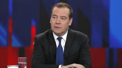 Медведев оценил степень влияния санкций США против России и Китая
