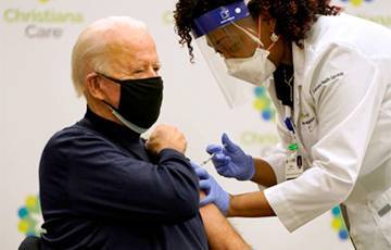 Камала Харрис - Команд Байден - Джо Байден - Джо Байден вакцинировался от коронавируса в прямом эфире - charter97.org - США - штат Делавэр