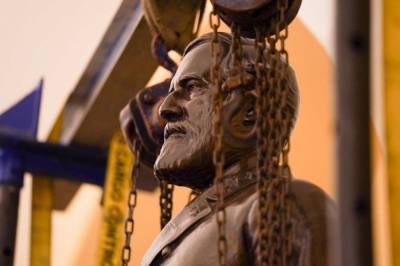 Из Конгресса убрали простоявшую дольше века статую генерала, который командовал армией Конфедерации
