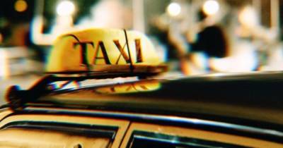 В Харькове водитель такси высадил пассажира на полпути из-за замечания о маске (видео)