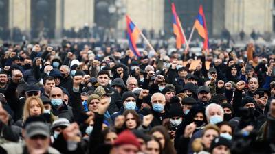 Протестующие в Ереване перекрыли две междугородние автотрассы