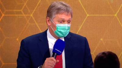 Песков объяснил, почему пример Байдена с вакцинацией не мотивирует Путина