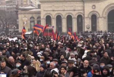 Блокирование трассы и митинг в столице: «решающий» день армянской оппозиции