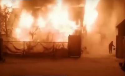 Неизвестный мужчина затевает пожары в жилых многоэтажках: поджигателя разыскивают