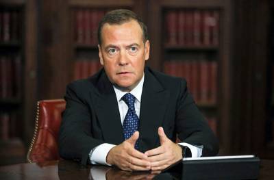 Медведев заявил об угрозе свободной торговле со стороны США