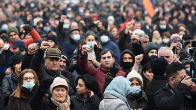 Оппозиционеры заблокировали здания правительства и Генпрокуратуры в Армении