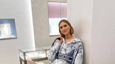 Елена Перминова показала свой беременный живот