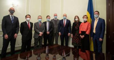 Шмыгаль поговорил с послами G7 и ЕС о поставках COVID-вакцины в Украину