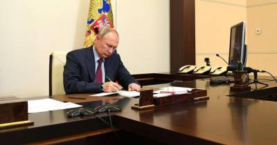 Владимир Путин - Путин подписал закон о парламентариях с иностранным гражданством - ren.tv